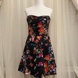 Express sweetheart strapless cocktail dress size 4